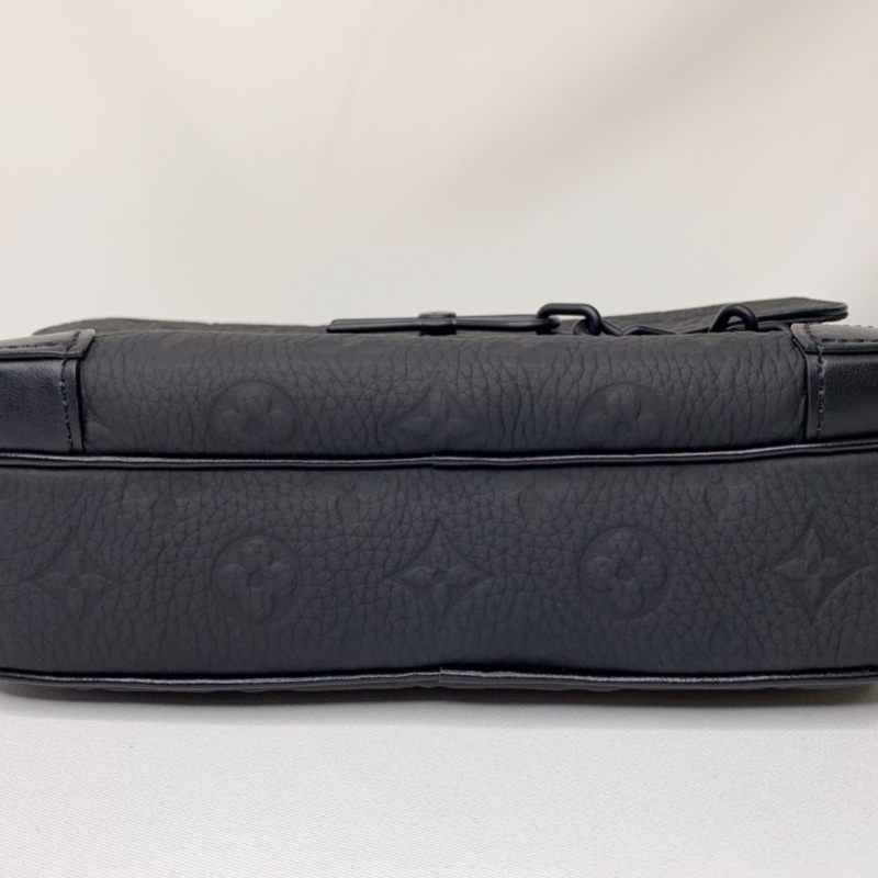 LV 全新Steamer全皮革郵差包-14