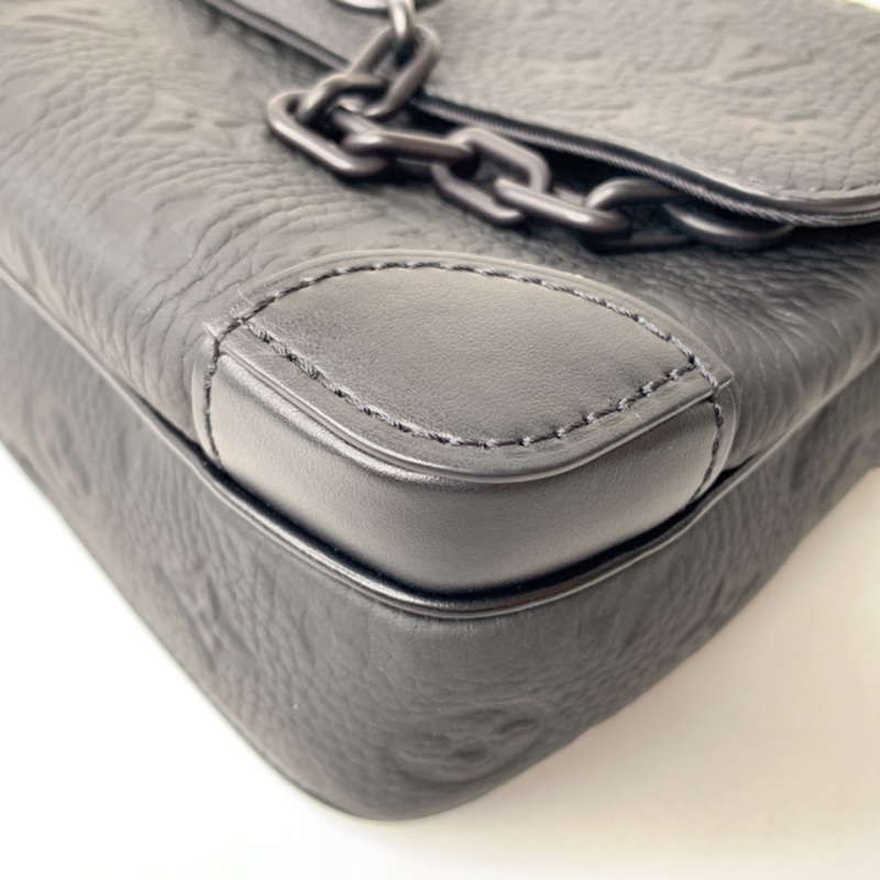 LV 全新Steamer全皮革郵差包-16