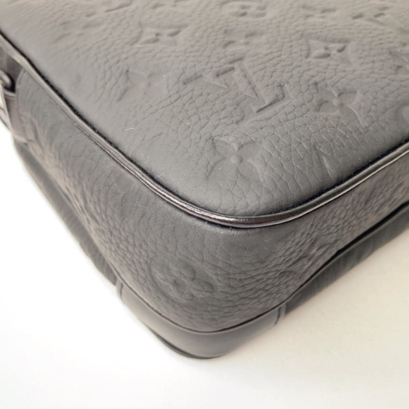 LV 全新Steamer全皮革郵差包-17