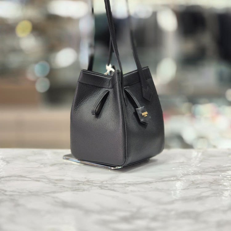 🎉新品好折扣✨Fendi 8BS083 迷你可變型 Origami 摺紙包 黑色-6