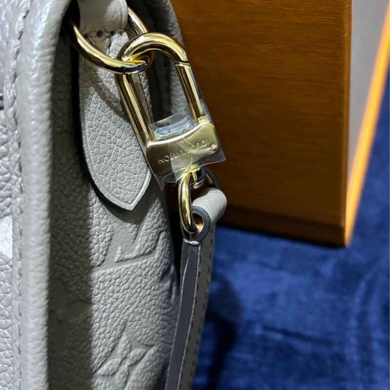 LOUIS VUITTON Diane米色真皮肩/側背包-18