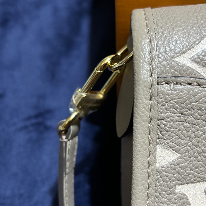 LOUIS VUITTON Diane米色真皮肩/側背包-19