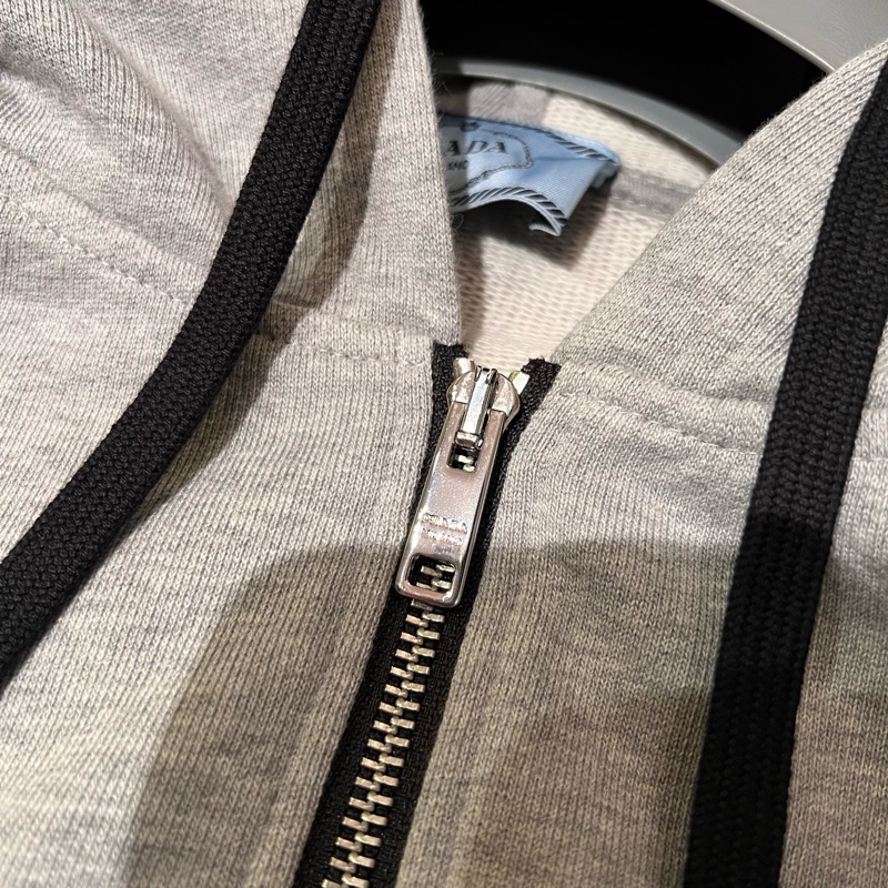 Prada水鑽灰色運動外套 Women Oversized Studded Hoodie-Silver(我個人認為男女都可穿着)-2