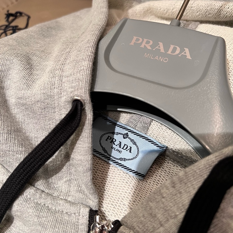 Prada水鑽灰色運動外套 Women Oversized Studded Hoodie-Silver(我個人認為男女都可穿着)-3