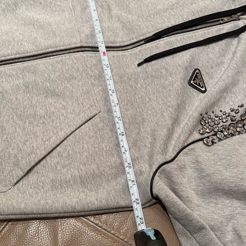 Prada水鑽灰色運動外套 Women Oversized Studded Hoodie-Silver(我個人認為男女都可穿着)-5