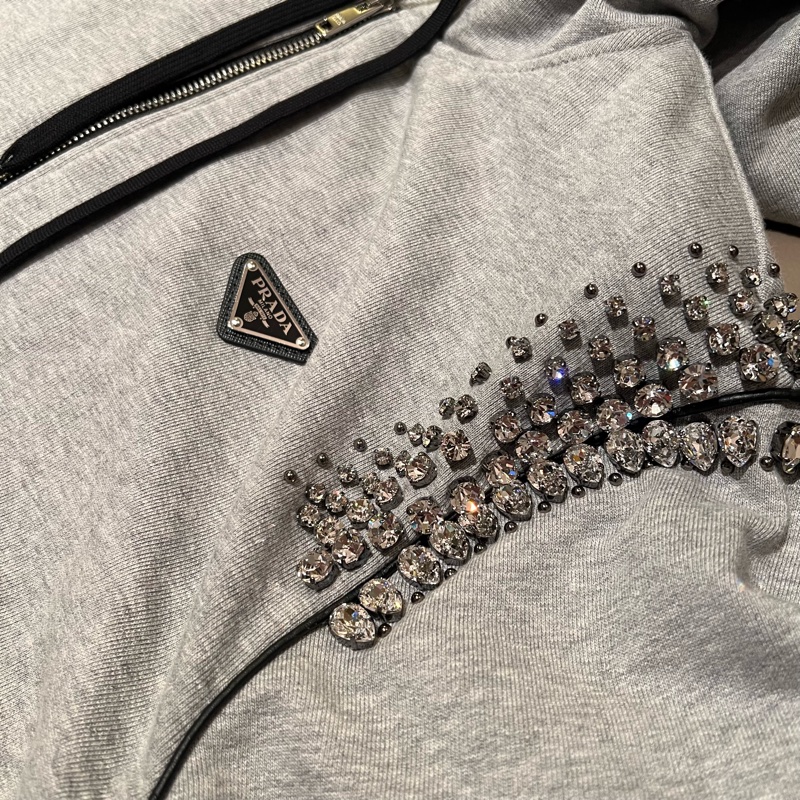 Prada水鑽灰色運動外套 Women Oversized Studded Hoodie-Silver(我個人認為男女都可穿着)-6
