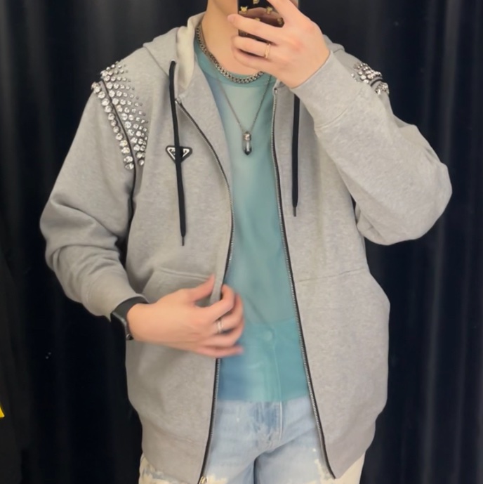 Prada水鑽灰色運動外套 Women Oversized Studded Hoodie-Silver(我個人認為男女都可穿着)-9