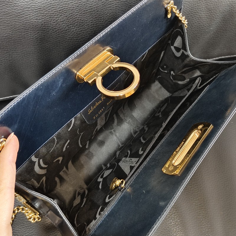 Ferragamo經典鎖頭牛皮鏈條包-2