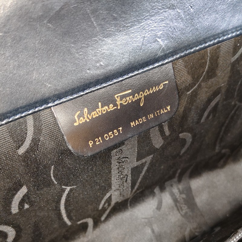 Ferragamo經典鎖頭牛皮鏈條包-3