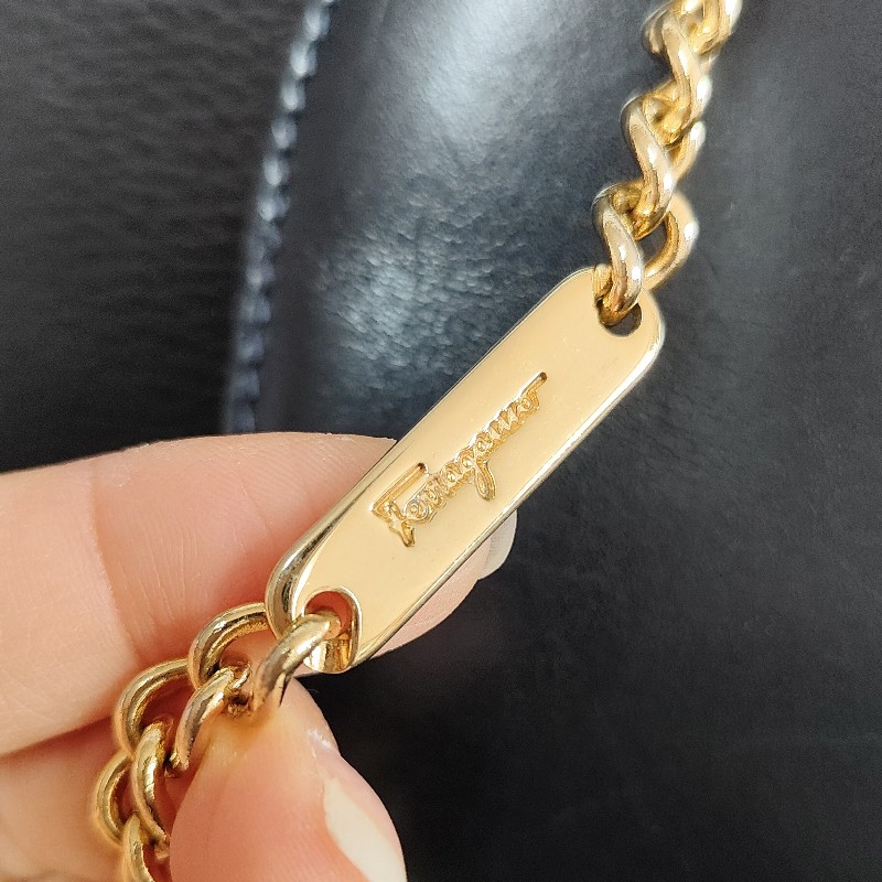 Ferragamo經典鎖頭牛皮鏈條包-7