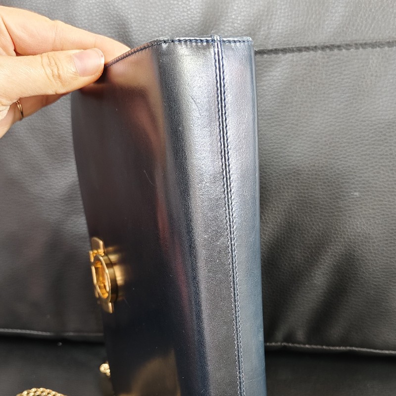 Ferragamo經典鎖頭牛皮鏈條包-15