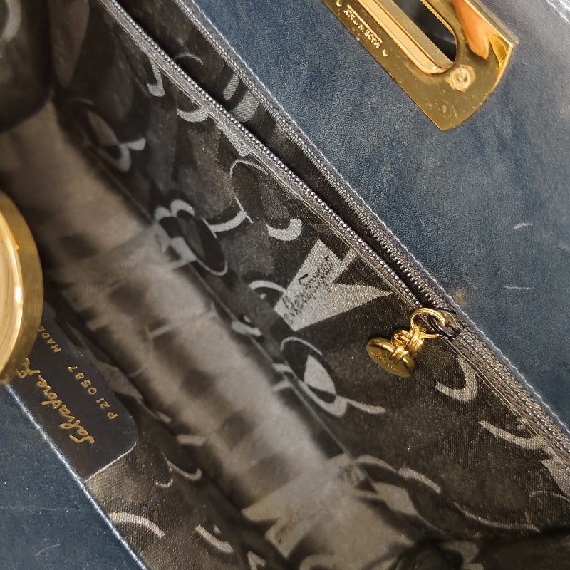 Ferragamo經典鎖頭牛皮鏈條包-17