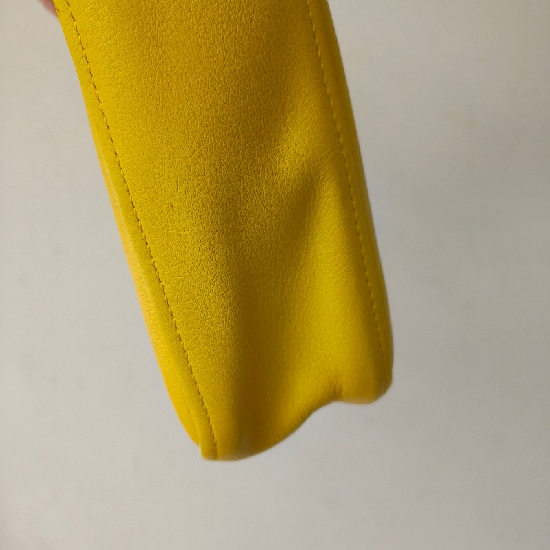 【9成新】㊣✨BALENCIAGA✨巴黎世家 （附防塵袋）小雞黃 三角 手提包 肩背包 斜背包 三角包/二手包/二手精品/保證正品🌳二手樹屋🌳-36