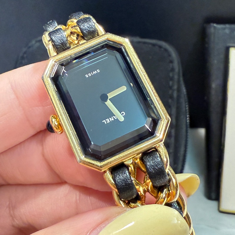 CHANEL 香奈兒 皮穿繩黑金 方糖 首映錶L號-4