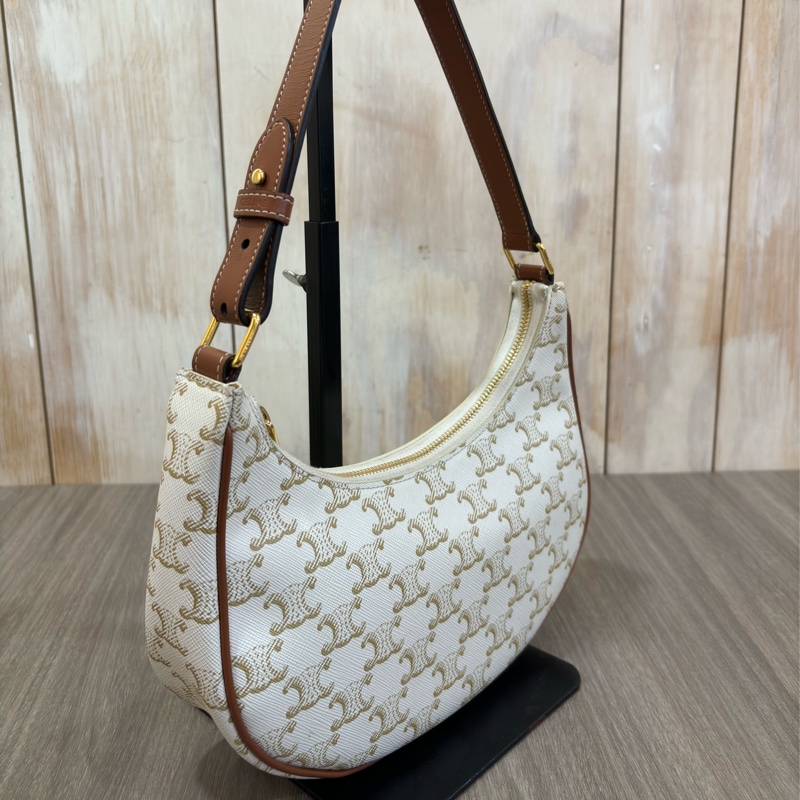 CELINE AVA TRIOMPHE 193952 米色 咖皮 凱旋門 腋下包 彎月包 肩背包 牛角包 可頌包-3