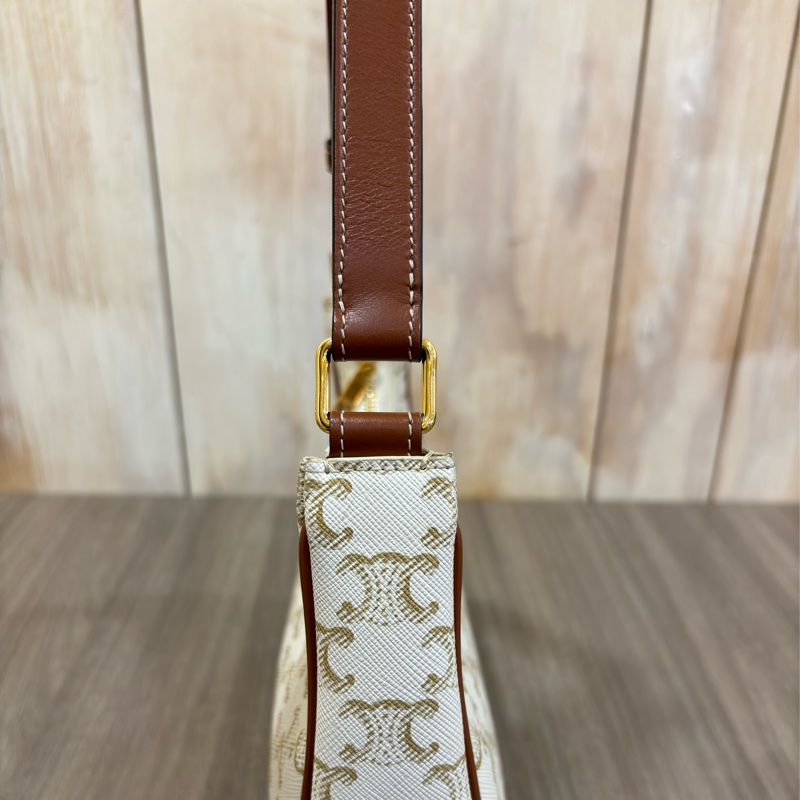CELINE AVA TRIOMPHE 193952 米色 咖皮 凱旋門 腋下包 彎月包 肩背包 牛角包 可頌包-9