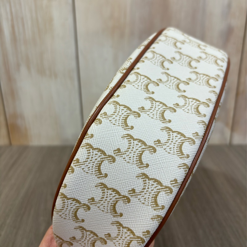 CELINE AVA TRIOMPHE 193952 米色 咖皮 凱旋門 腋下包 彎月包 肩背包 牛角包 可頌包-12