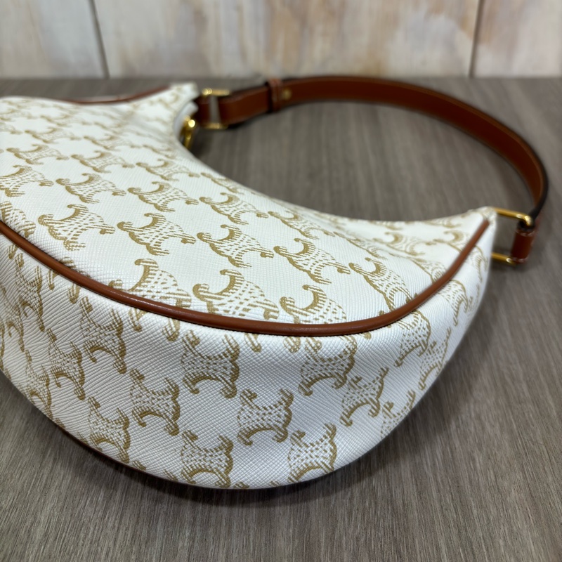 CELINE AVA TRIOMPHE 193952 米色 咖皮 凱旋門 腋下包 彎月包 肩背包 牛角包 可頌包-17