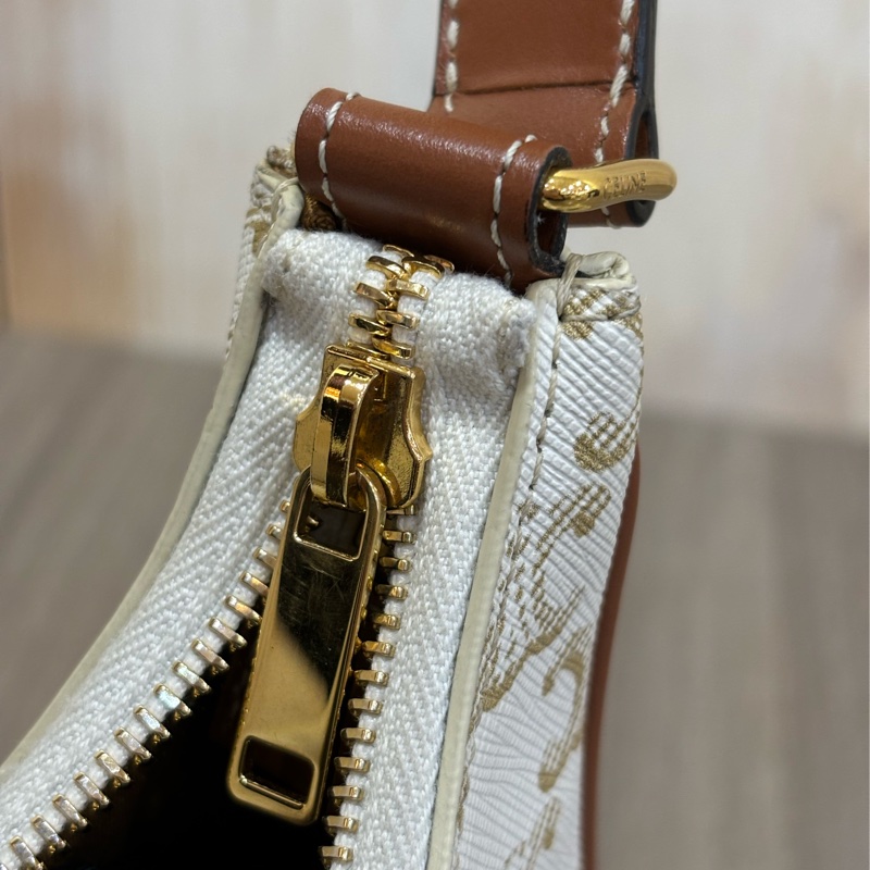 CELINE AVA TRIOMPHE 193952 米色 咖皮 凱旋門 腋下包 彎月包 肩背包 牛角包 可頌包-26