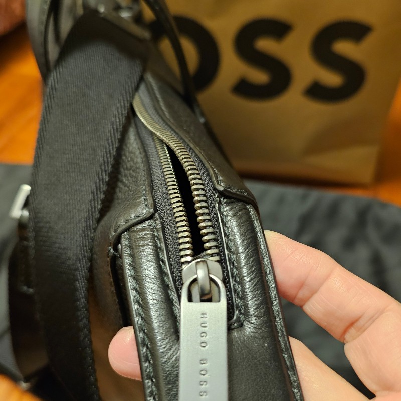 Hugo Boss Helios 粒面牛皮公事包-6