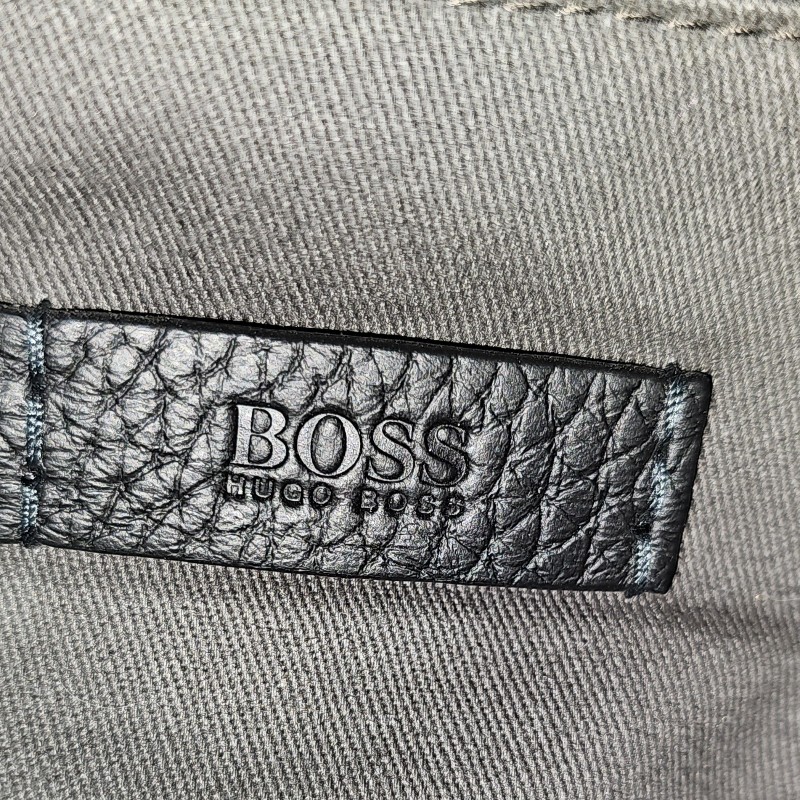 Hugo Boss Helios 粒面牛皮公事包-16