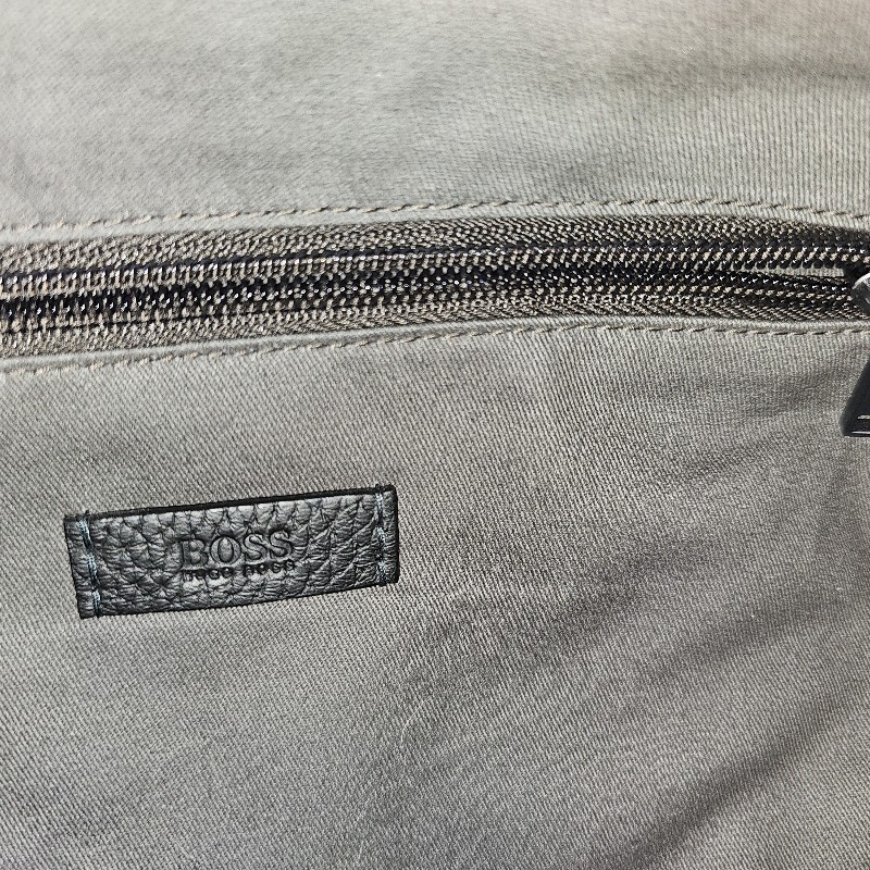 Hugo Boss Helios 粒面牛皮公事包-17