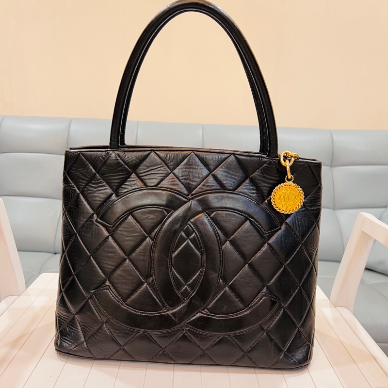 香奈兒vintage老香黑金金幣托特包，可小議-0