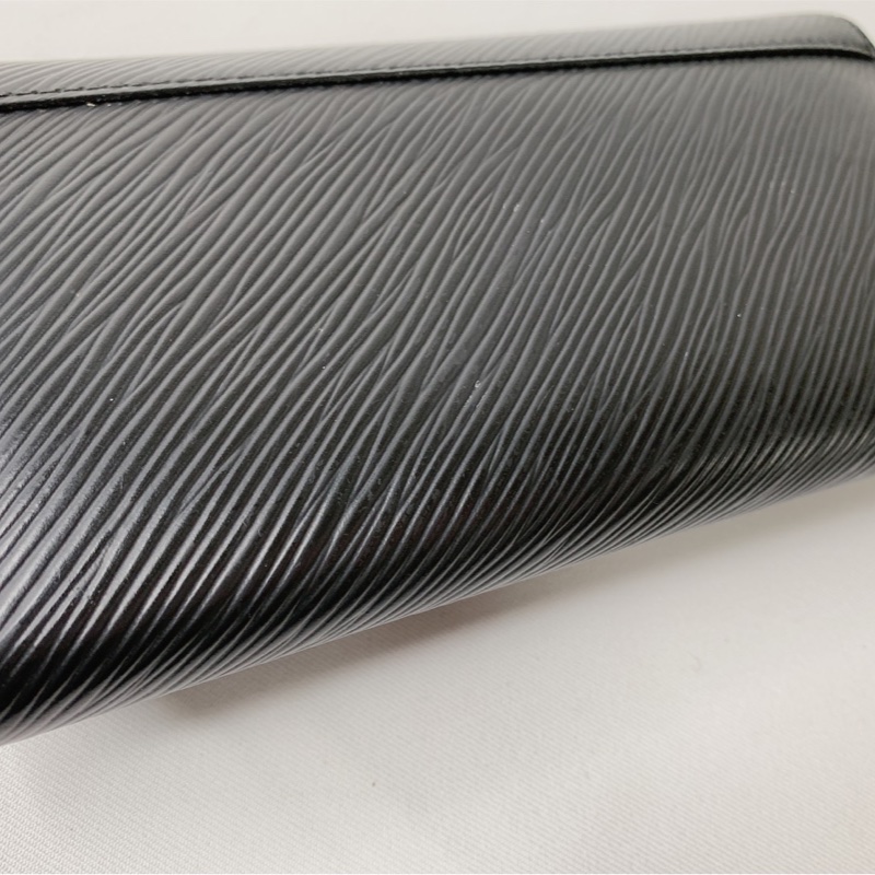 LV Twist經典EPI水波紋銀扣翻蓋長夾-11