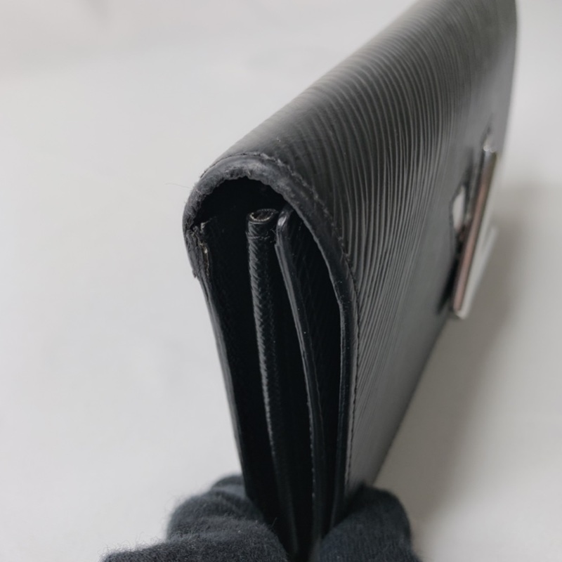 LV Twist經典EPI水波紋銀扣翻蓋長夾-12