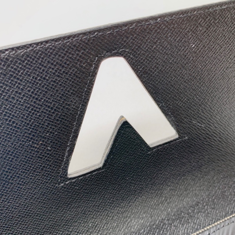 LV Twist經典EPI水波紋銀扣翻蓋長夾-13