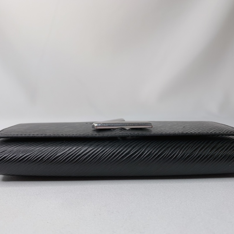 LV Twist經典EPI水波紋銀扣翻蓋長夾-14