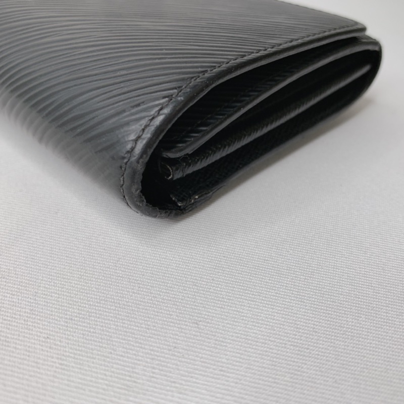 LV Twist經典EPI水波紋銀扣翻蓋長夾-17