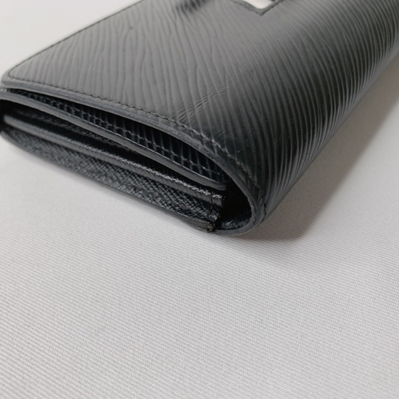 LV Twist經典EPI水波紋銀扣翻蓋長夾-18