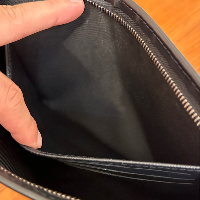 LV 黑灰花紋手拿包-12