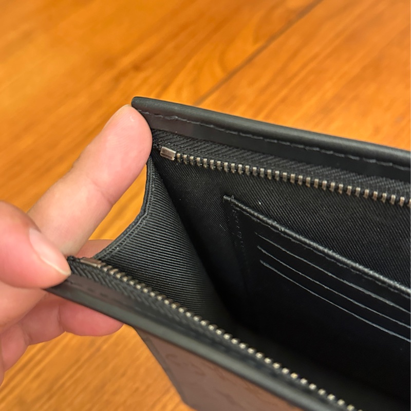 LV 黑灰花紋手拿包-13