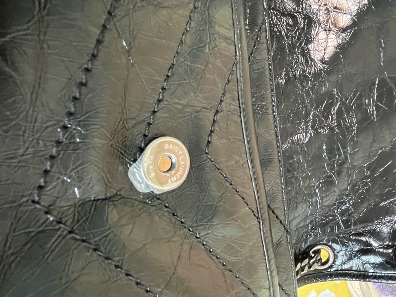 ❤️熱門實用 YSL  Saint Laurent Niki 包 中款 黑銀款 近全新-14