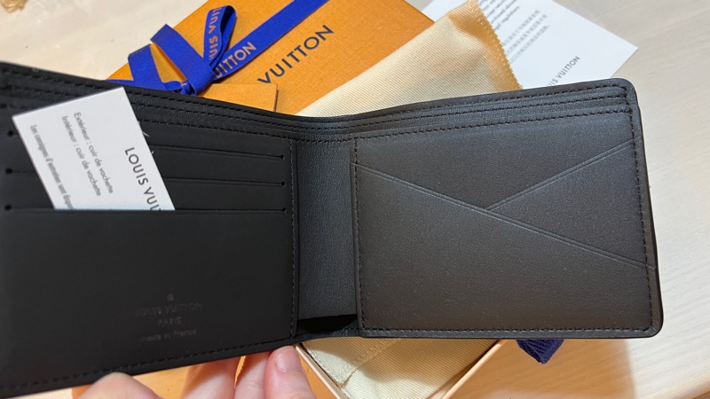 LV經典花紋牛皮短夾-1