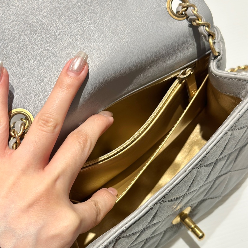 Chanel灰色金球方胖-5