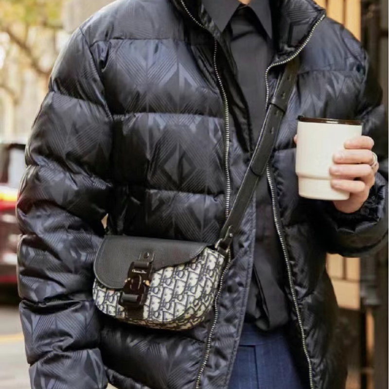 全新全配,有購證✨Dior 馬鞍包 郵差包 oblique mini 信使包 男女皆可背‼️-0