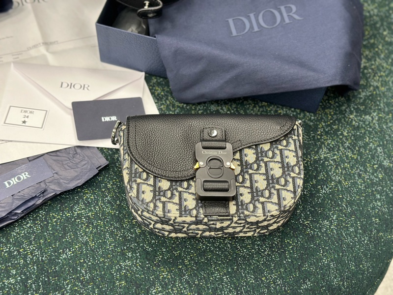 全新全配,有購證✨Dior 馬鞍包 郵差包 oblique mini 信使包 男女皆可背‼️-6
