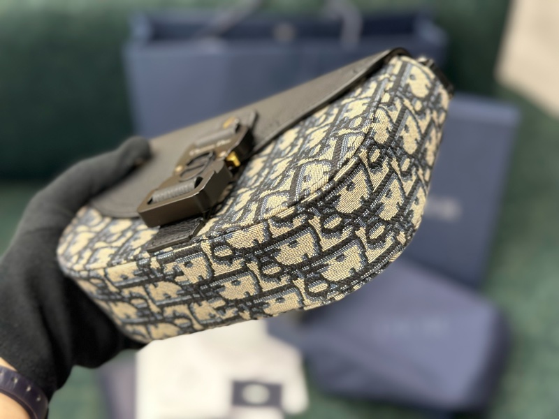 全新全配,有購證✨Dior 馬鞍包 郵差包 oblique mini 信使包 男女皆可背‼️-11