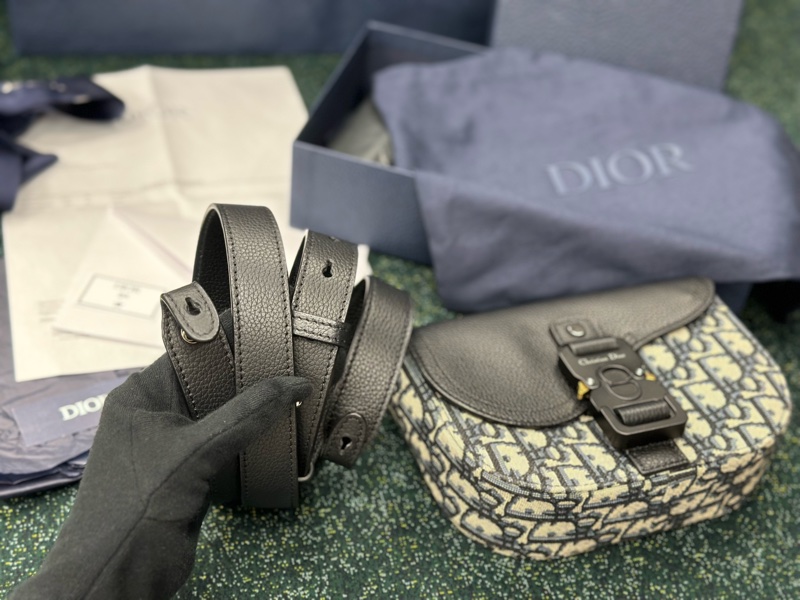 全新全配,有購證✨Dior 馬鞍包 郵差包 oblique mini 信使包 男女皆可背‼️-19