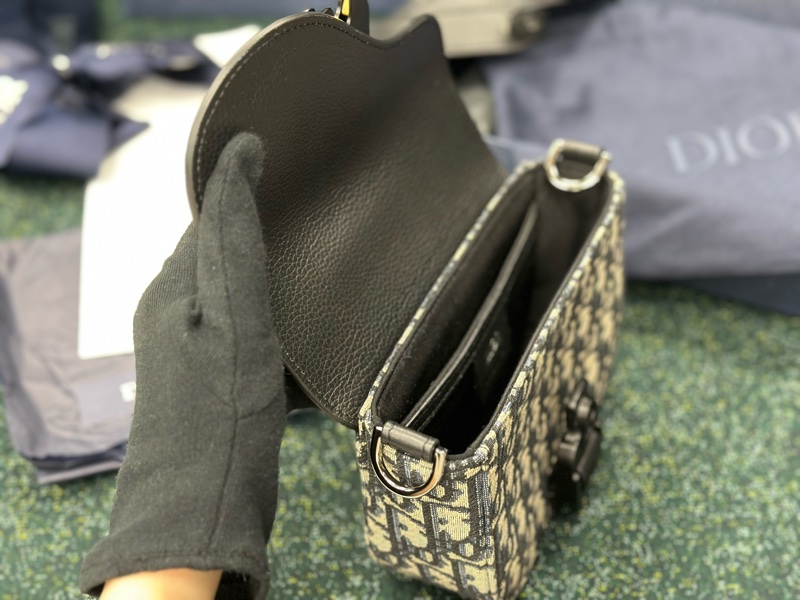 全新全配,有購證✨#Dior #馬鞍包 #郵差包 #信使包 #oblique saddle 老花 19cm 男女皆可背,超時尚‼️-25