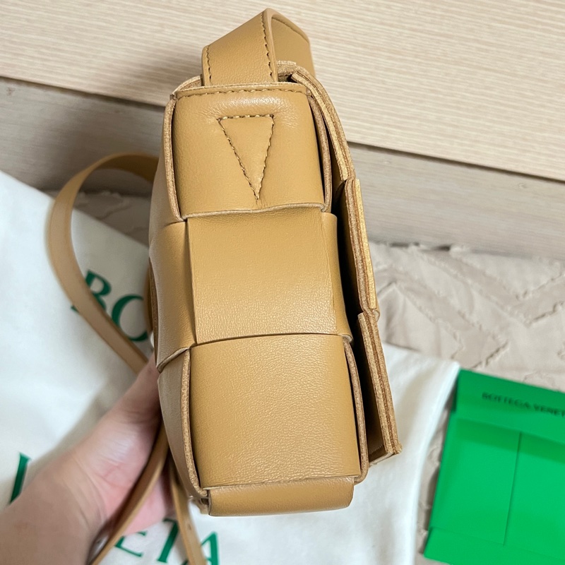 Bottega Veneta Cassette 5*3格 駝色-17