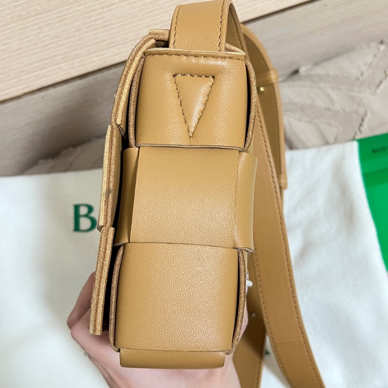 Bottega Veneta Cassette 5*3格 駝色-18