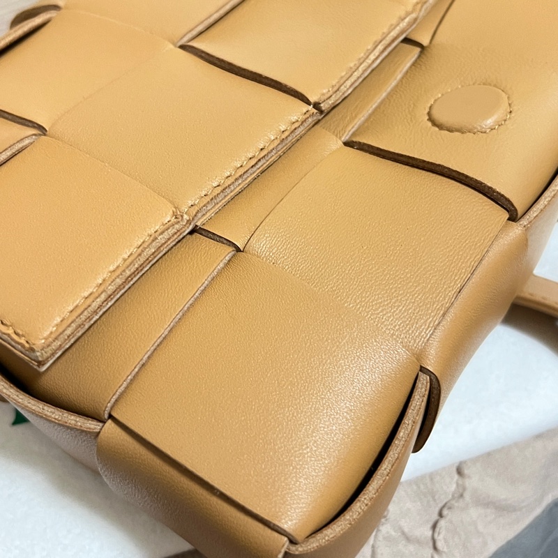 Bottega Veneta Cassette 5*3格 駝色-21