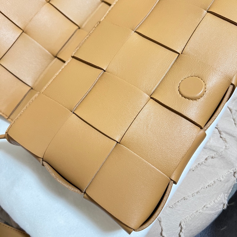 Bottega Veneta Cassette 5*3格 駝色-22