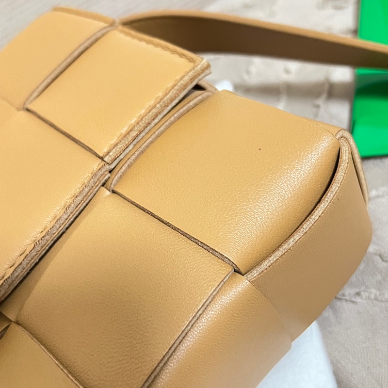 Bottega Veneta Cassette 5*3格 駝色-23