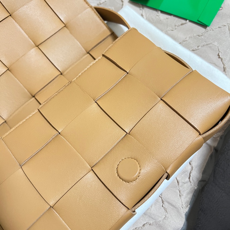 Bottega Veneta Cassette 5*3格 駝色-26
