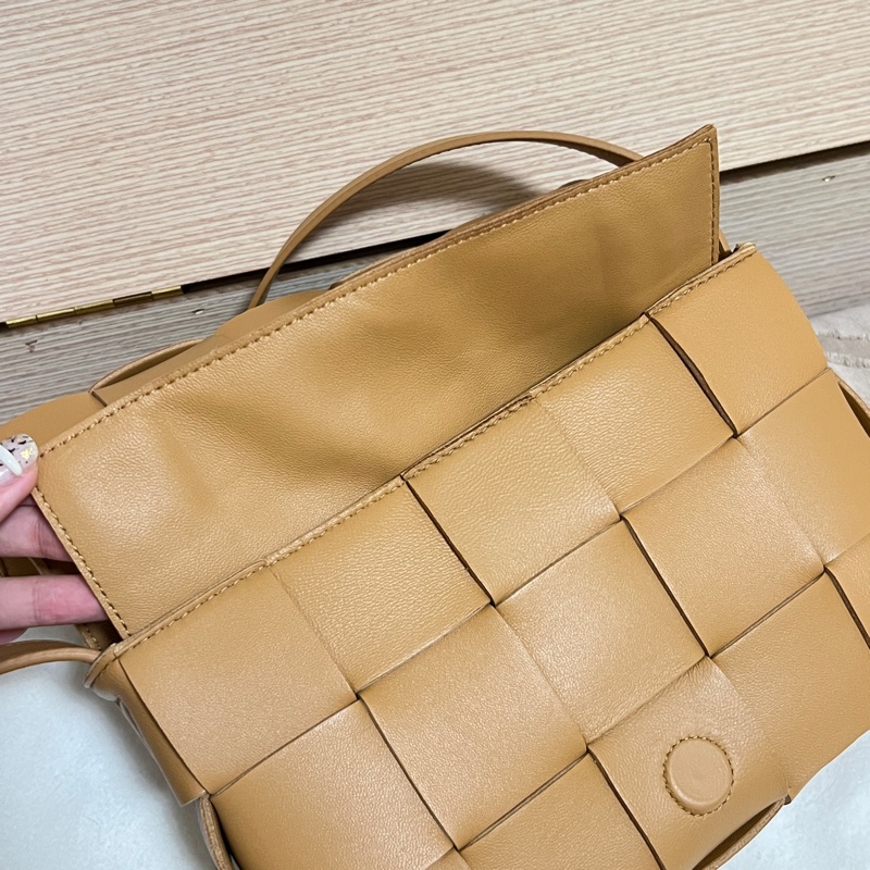 Bottega Veneta Cassette 5*3格 駝色-24
